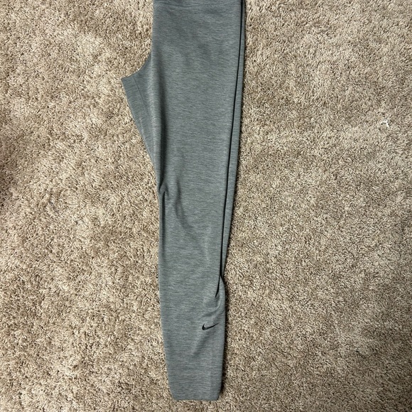 NIKE WOMENS MIDRISE LEGGINGS IN GREY (SIZE L) - Picture 5 of 5